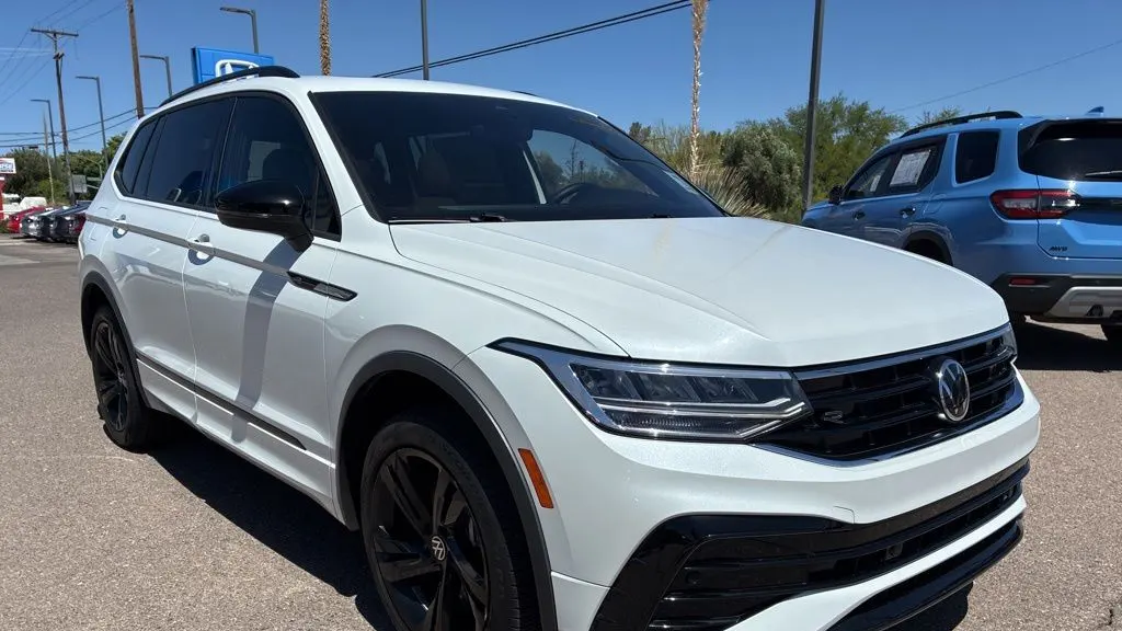 2024 Volkswagen Tiguan SE R-Line Black