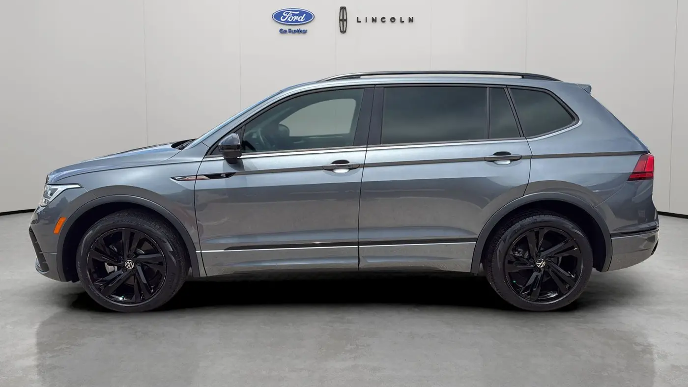 2023 Volkswagen Tiguan SE R-Line Black