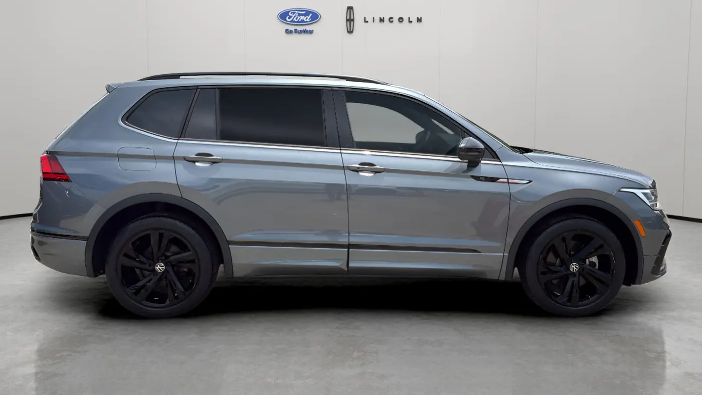 2023 Volkswagen Tiguan SE R-Line Black