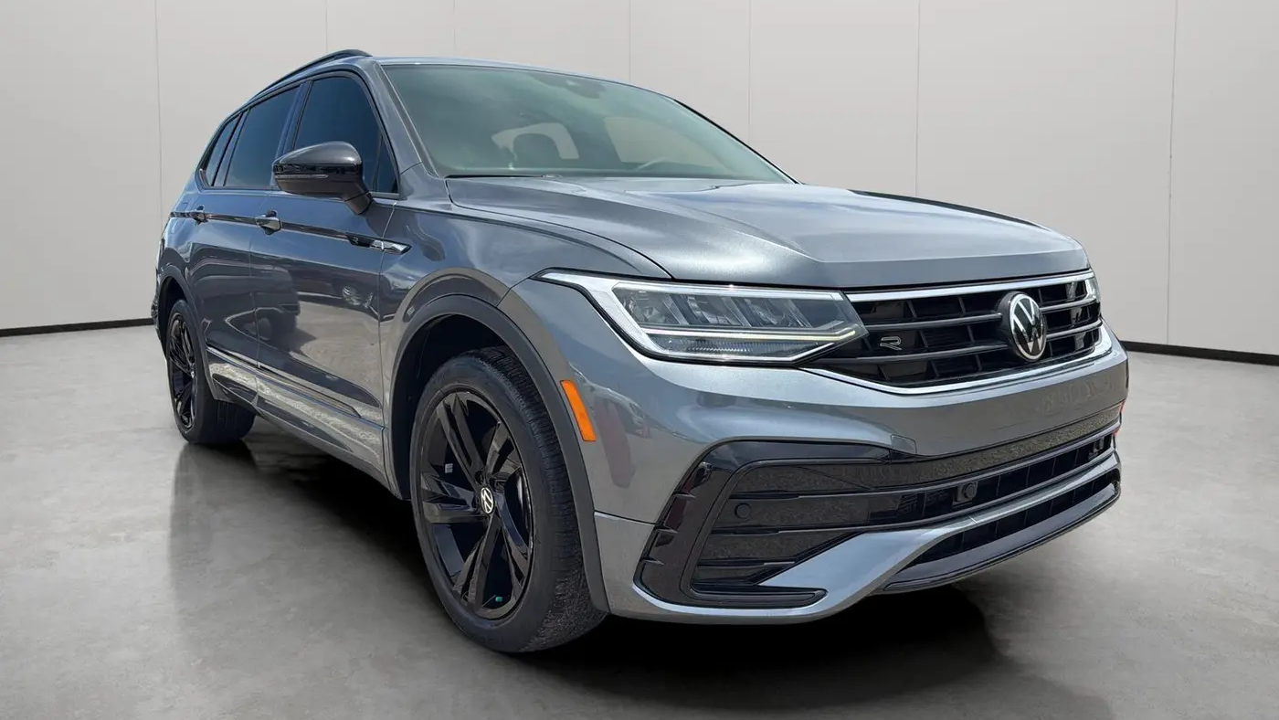 2023 Volkswagen Tiguan SE R-Line Black