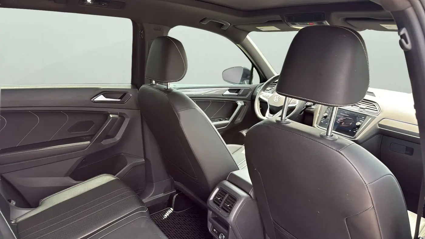 2023 Volkswagen Tiguan SE R-Line Black
