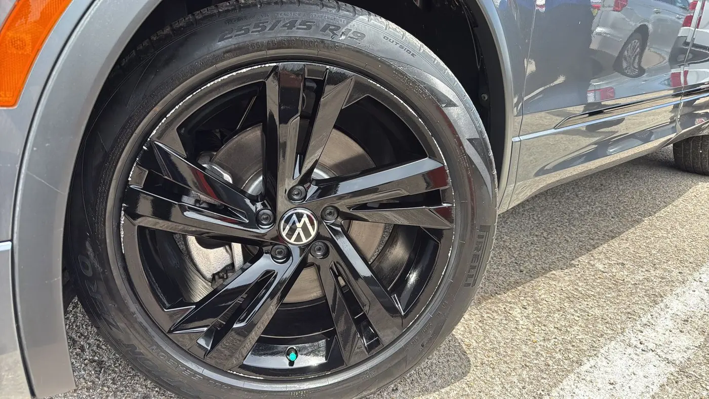 2023 Volkswagen Tiguan SE R-Line Black