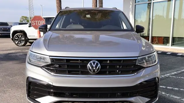 2023 Volkswagen Tiguan SE R-Line Black
