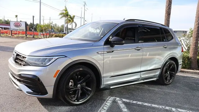 2023 Volkswagen Tiguan SE R-Line Black