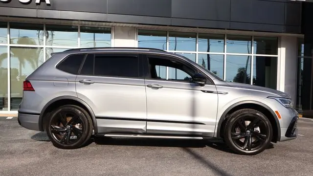 2023 Volkswagen Tiguan SE R-Line Black