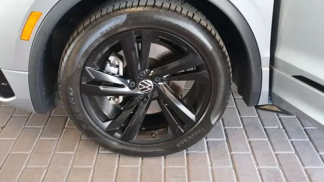 2023 Volkswagen Tiguan SE R-Line Black