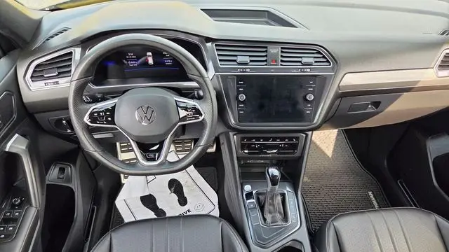 2024 Volkswagen Tiguan SE R-Line Black