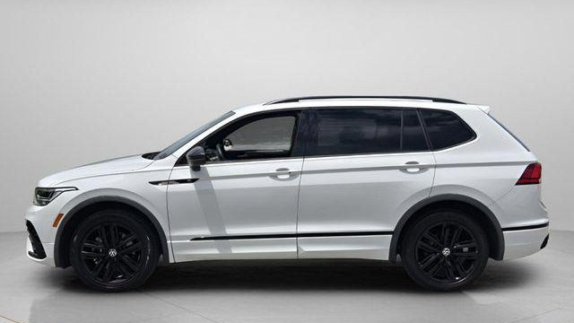 2022 Volkswagen Tiguan SE R-Line Black