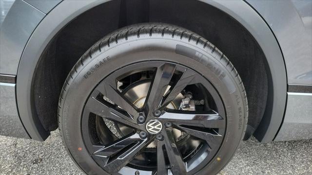 2023 Volkswagen Tiguan SE R-Line Black