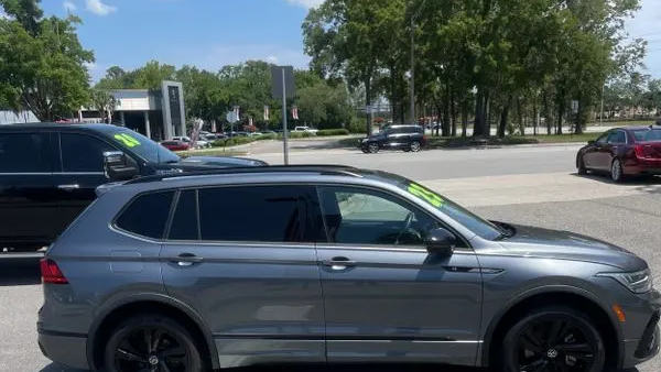 2023 Volkswagen Tiguan SE R-Line Black
