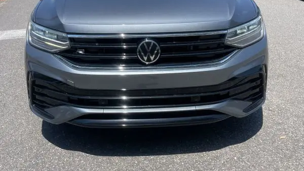 2023 Volkswagen Tiguan SE R-Line Black