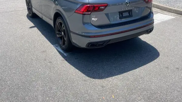 2023 Volkswagen Tiguan SE R-Line Black