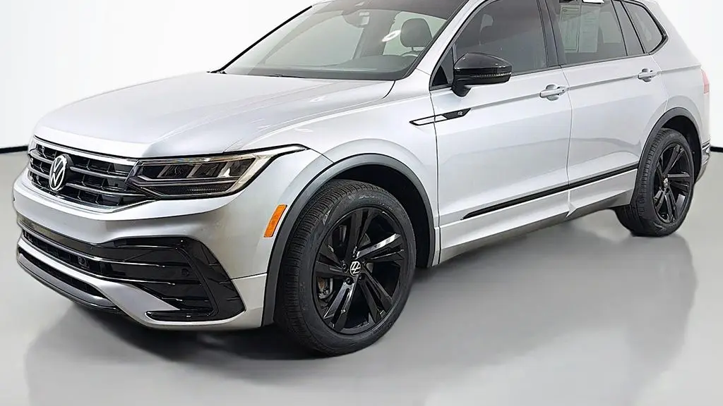 2023 Volkswagen Tiguan SE R-Line Black