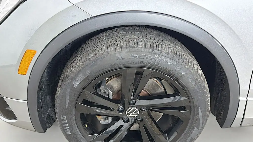 2023 Volkswagen Tiguan SE R-Line Black