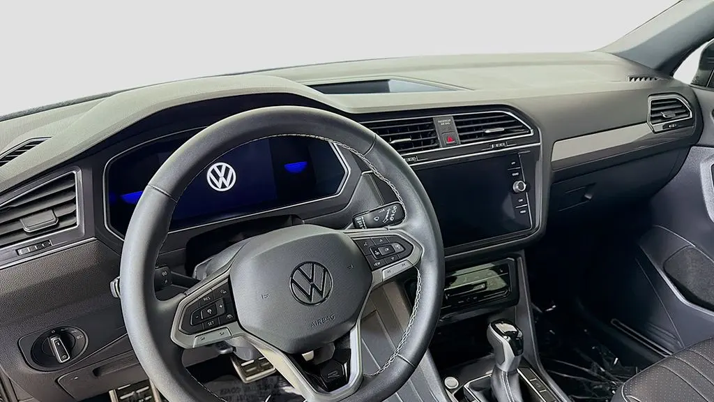 2023 Volkswagen Tiguan SE R-Line Black