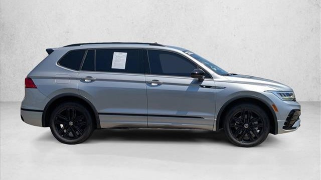 2022 Volkswagen Tiguan SE R-Line Black