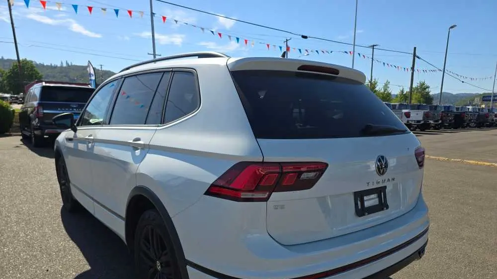 2022 Volkswagen Tiguan SE R-Line Black