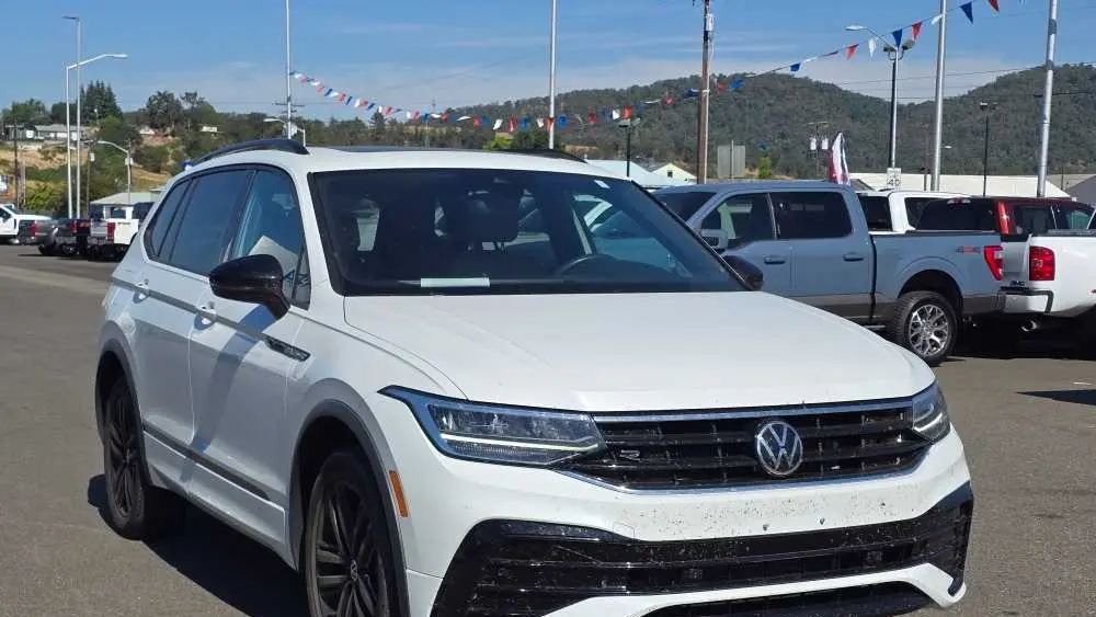 2022 Volkswagen Tiguan SE R-Line Black