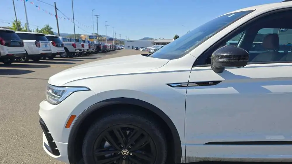 2022 Volkswagen Tiguan SE R-Line Black