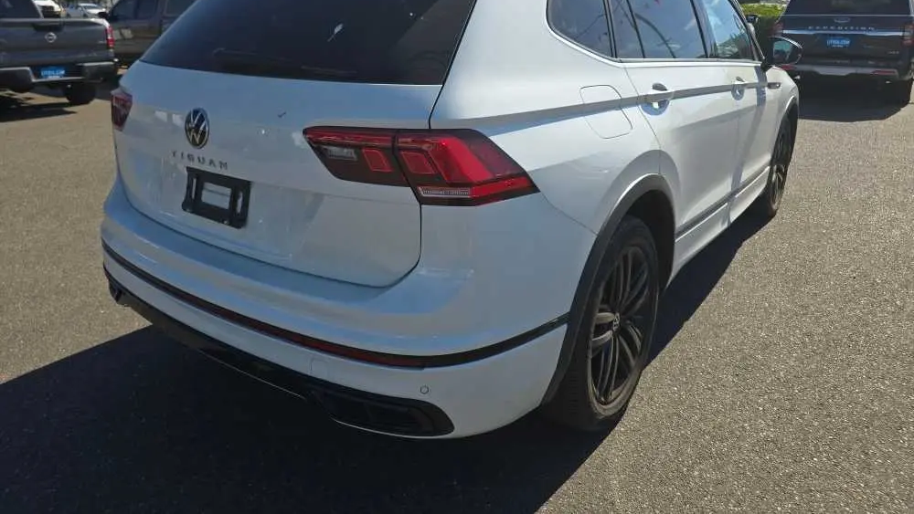 2022 Volkswagen Tiguan SE R-Line Black