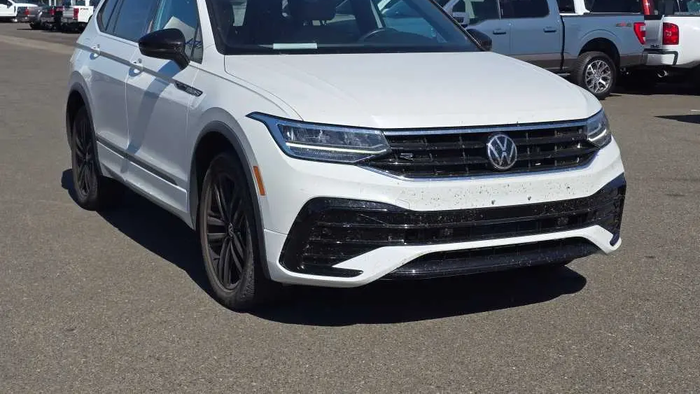 2022 Volkswagen Tiguan SE R-Line Black
