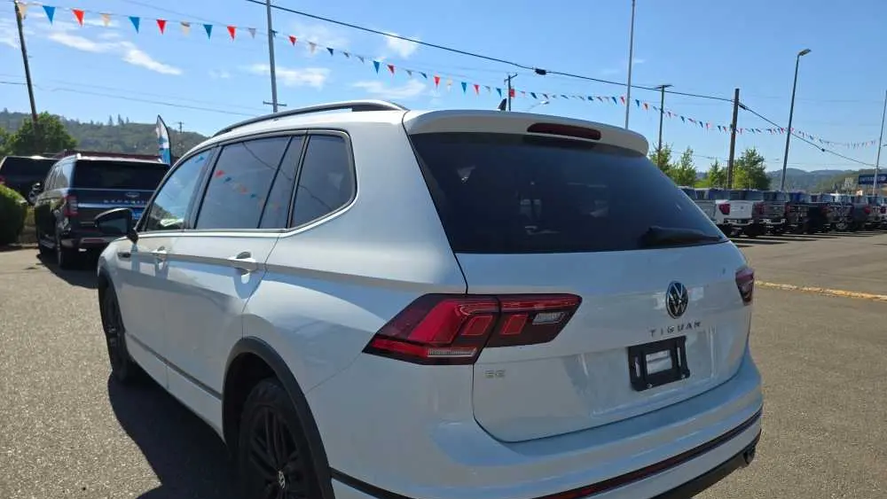 2022 Volkswagen Tiguan SE R-Line Black