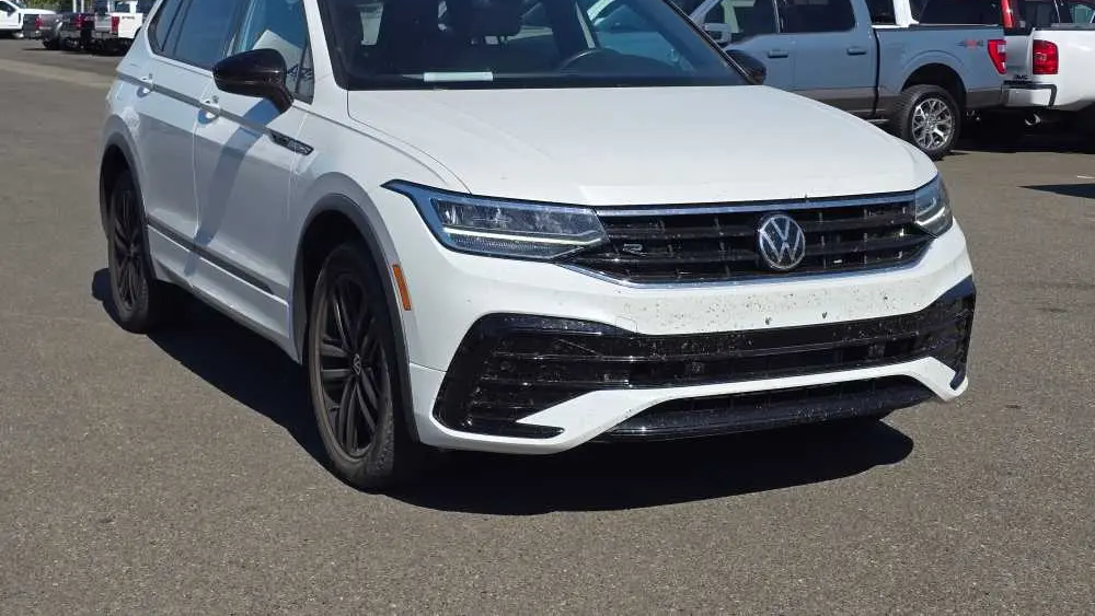 2022 Volkswagen Tiguan SE R-Line Black