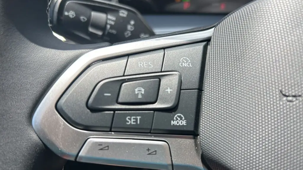 2025 Volkswagen Tiguan SE