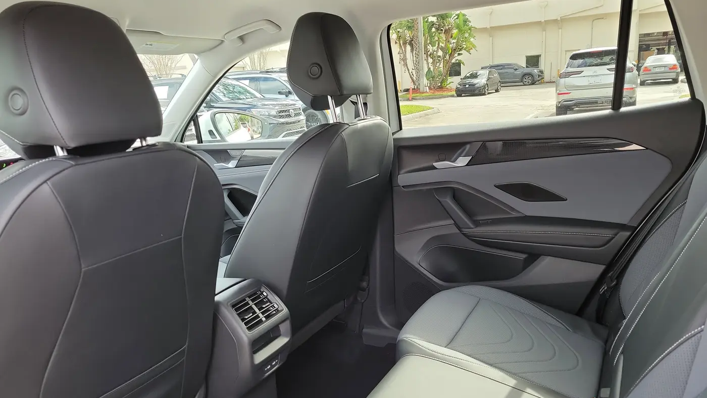 2025 Volkswagen Tiguan SE