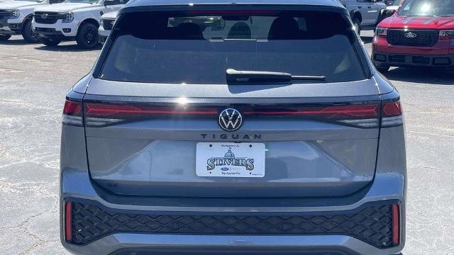 2025 Volkswagen Tiguan SE R-Line Black