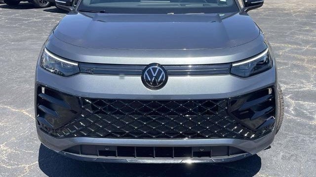 2025 Volkswagen Tiguan SE R-Line Black