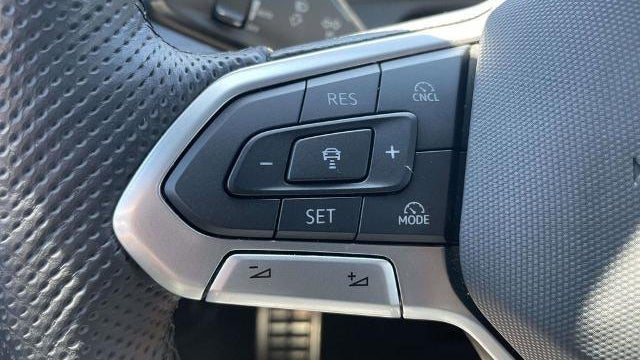 2025 Volkswagen Tiguan SE R-Line Black