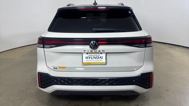 2026 Volkswagen Tiguan SE R-Line Black