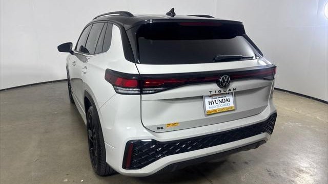 2026 Volkswagen Tiguan SE R-Line Black