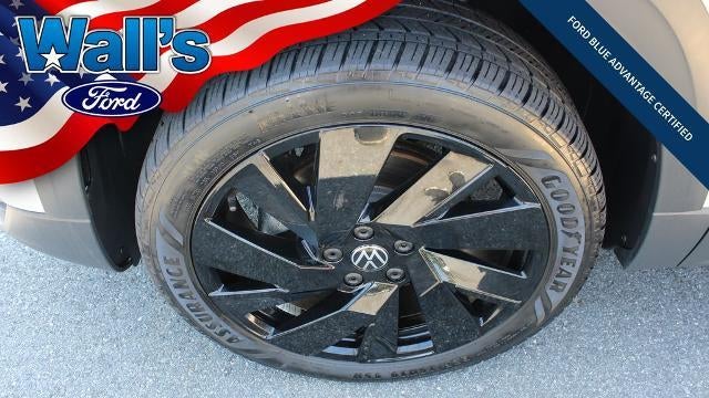2024 Volkswagen Taos SE Black 4Motion