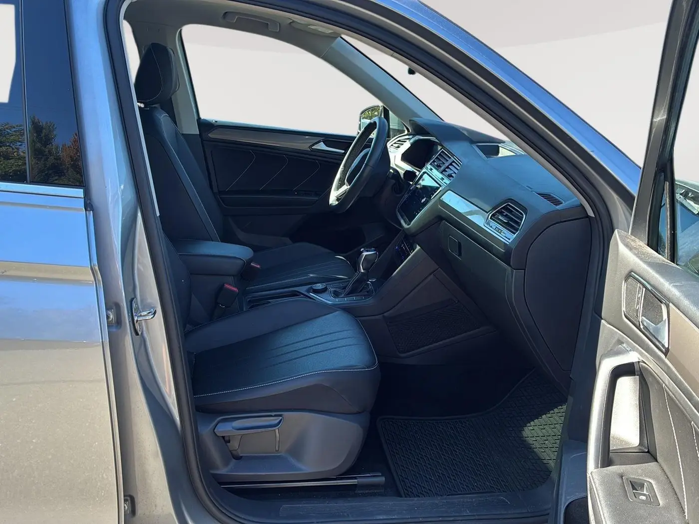 2023 Volkswagen Tiguan - $23,988