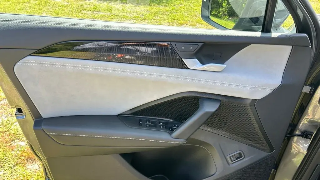 2025 Volkswagen Tiguan SE 4Motion