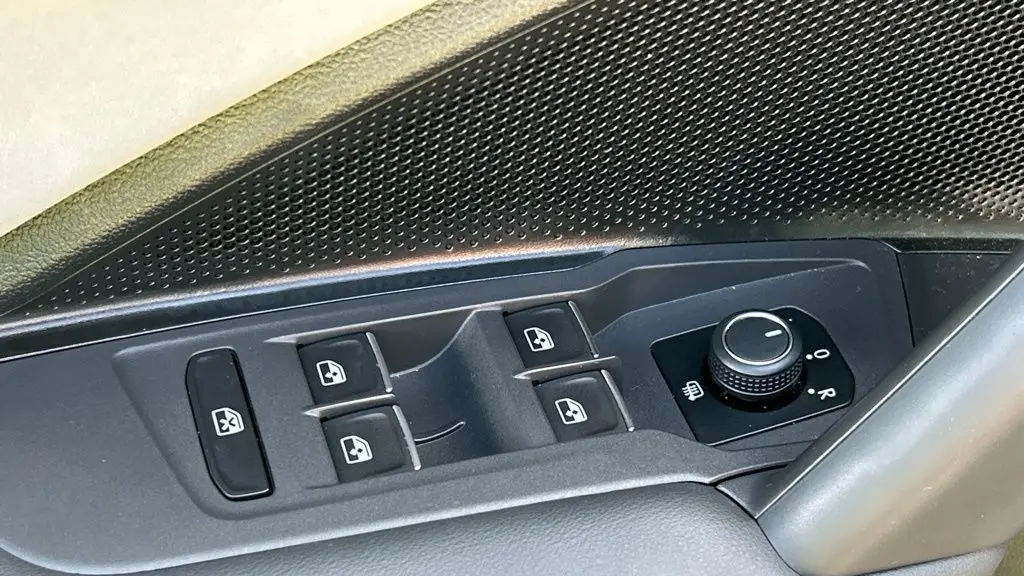 2025 Volkswagen Tiguan SE 4Motion