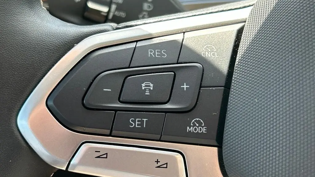2025 Volkswagen Tiguan SE 4Motion