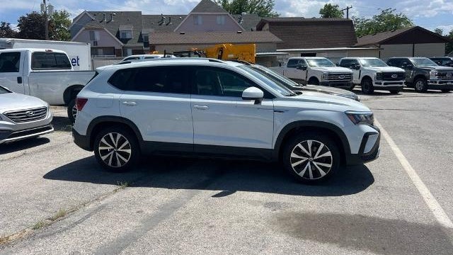 2023 Volkswagen Taos SE 4Motion