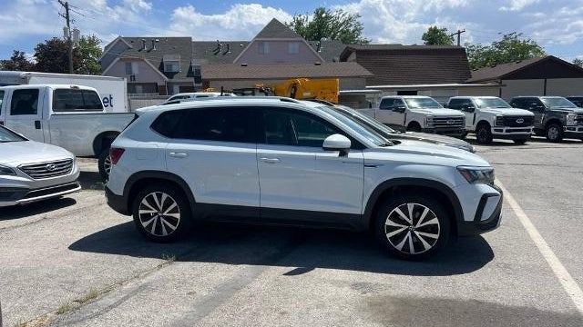 2023 Volkswagen Taos SE 4Motion