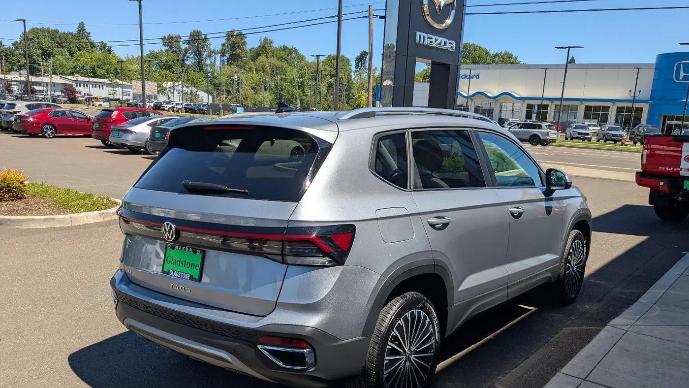 2025 Volkswagen Taos SE