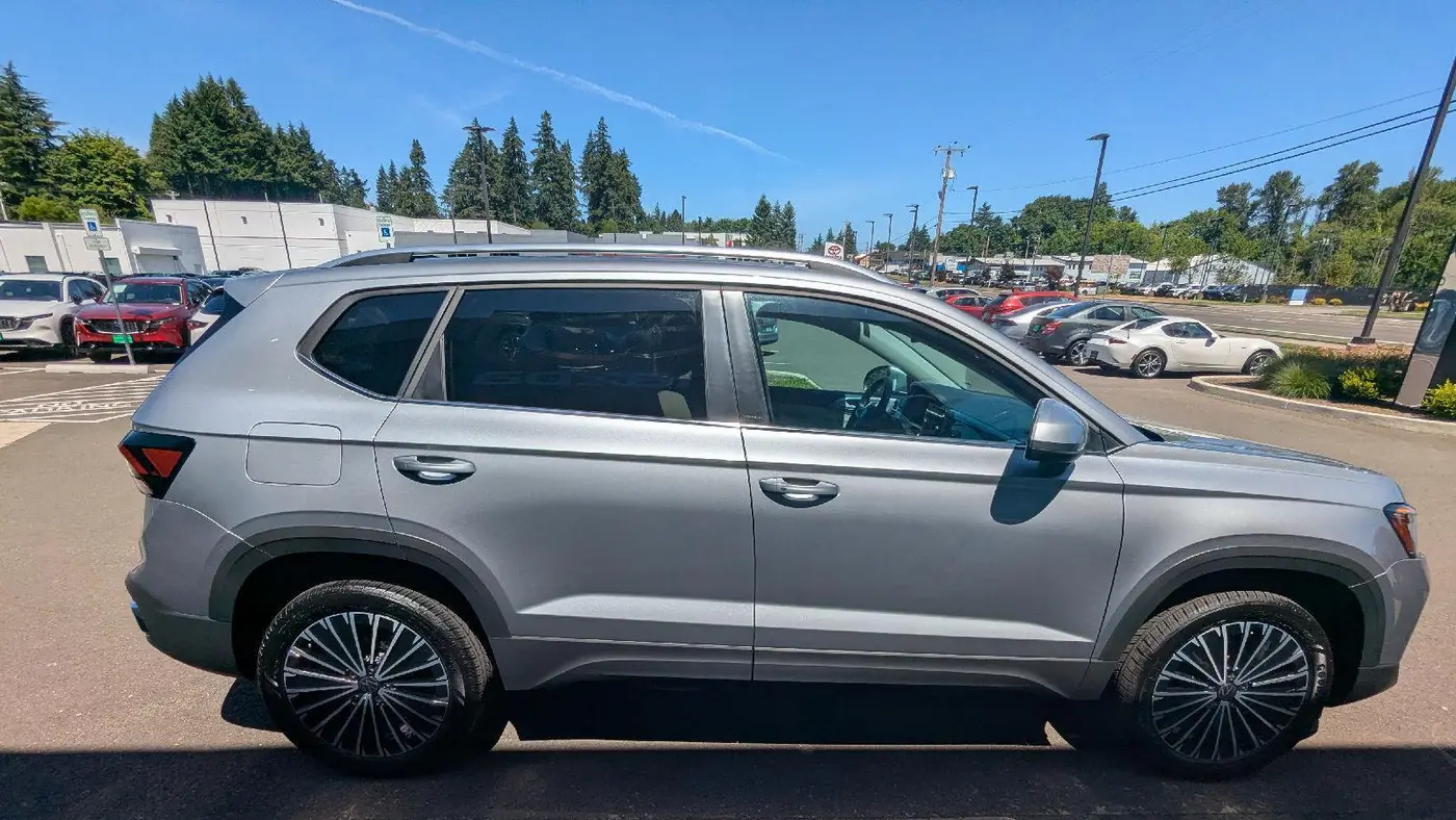 2025 Volkswagen Taos SE