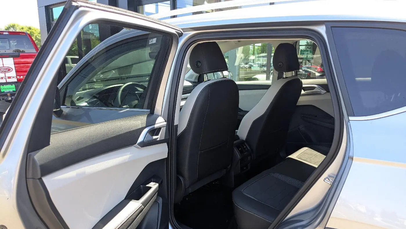 2025 Volkswagen Taos SE
