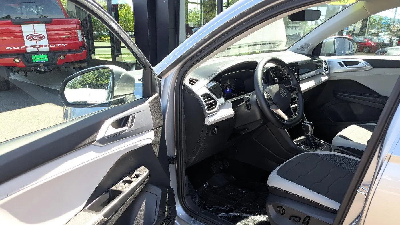 2025 Volkswagen Taos SE