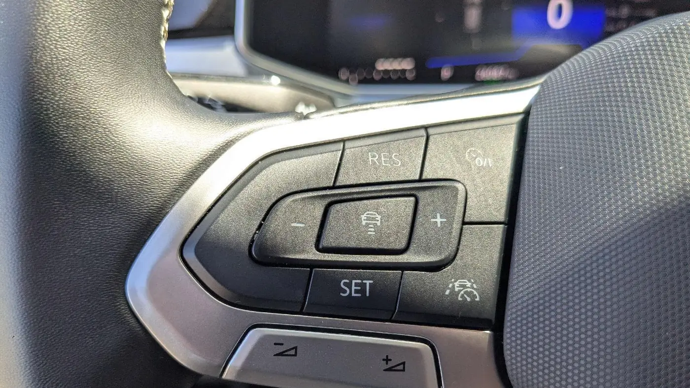 2025 Volkswagen Taos SE