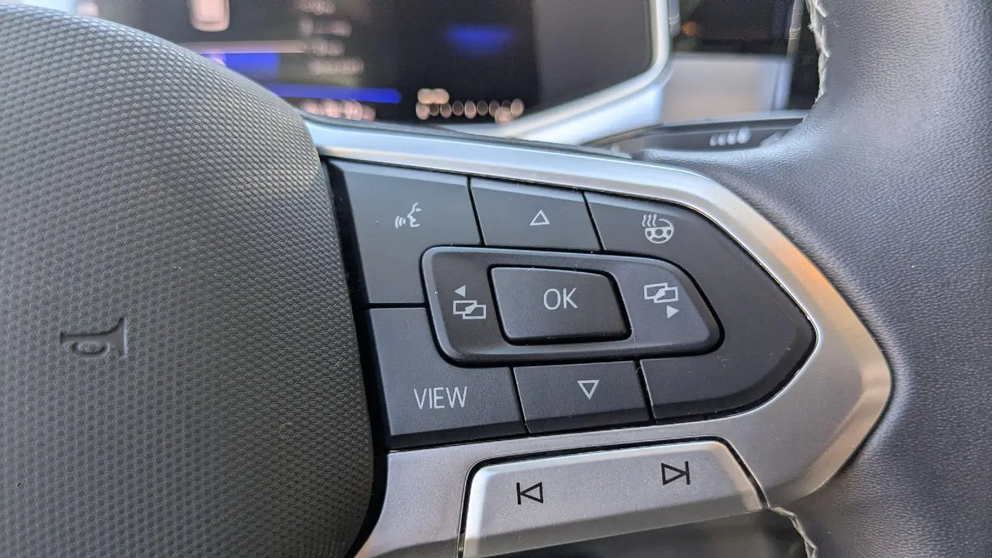 2025 Volkswagen Taos SE