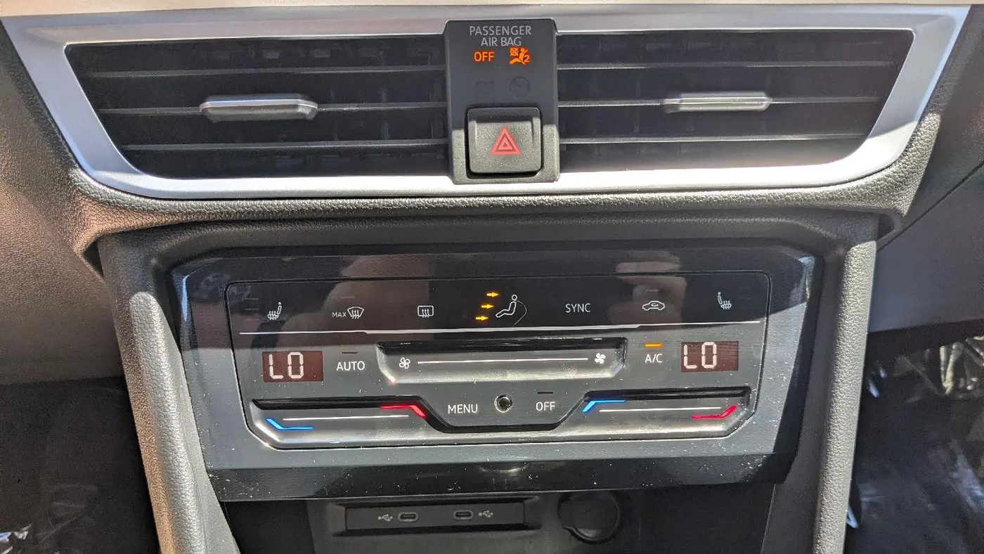 2025 Volkswagen Taos SE