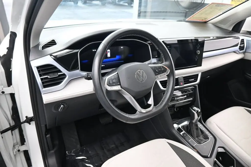 2025 Volkswagen Taos