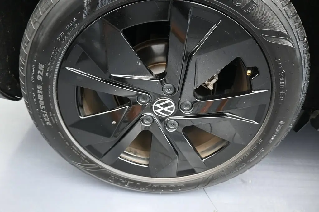 2025 Volkswagen Taos